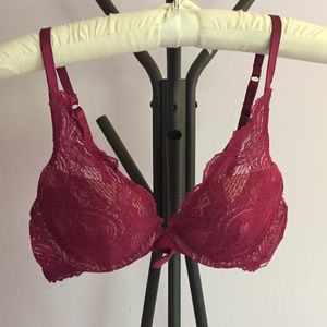 Like new lace Calvin Klein bra 34b